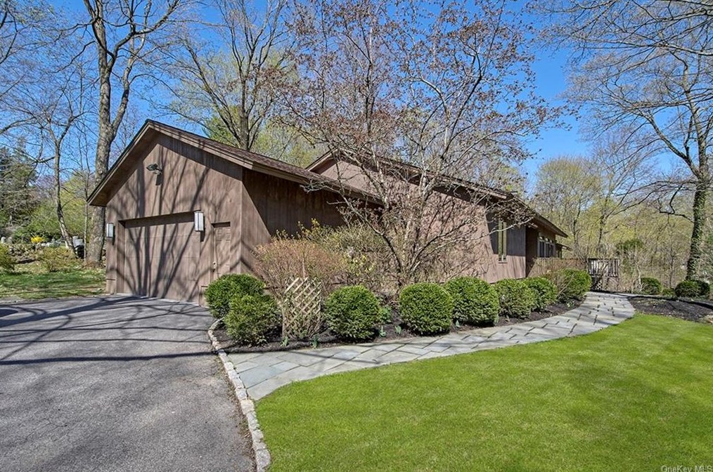 3 Banks Hill Rd, Pleasantville, NY 10570