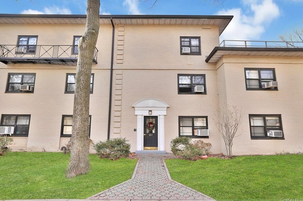 60 Manchester Rd, Yonkers, NY 10710-4408