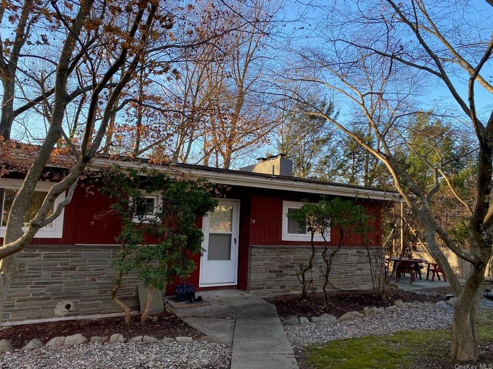15 Shady Ln, Tompkins Corners, NY 10579