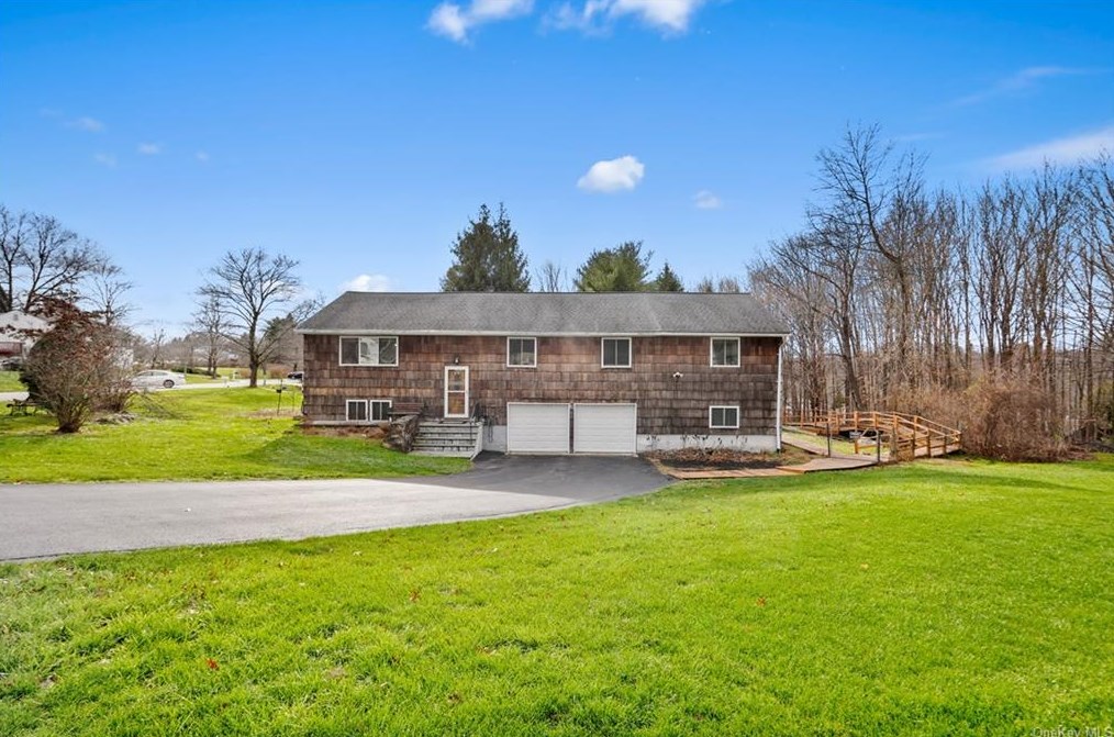 2693 Farsund Ct, Yorktown Hgts, NY 10598
