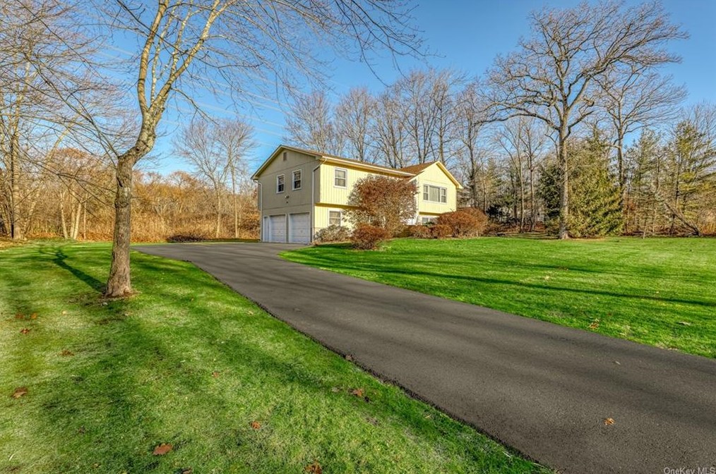 310 Quaker Rd, Mount Ivy, NY 10970-2834