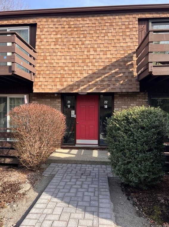17 New Holland Vlg, Nanuet, NY 10954-2436