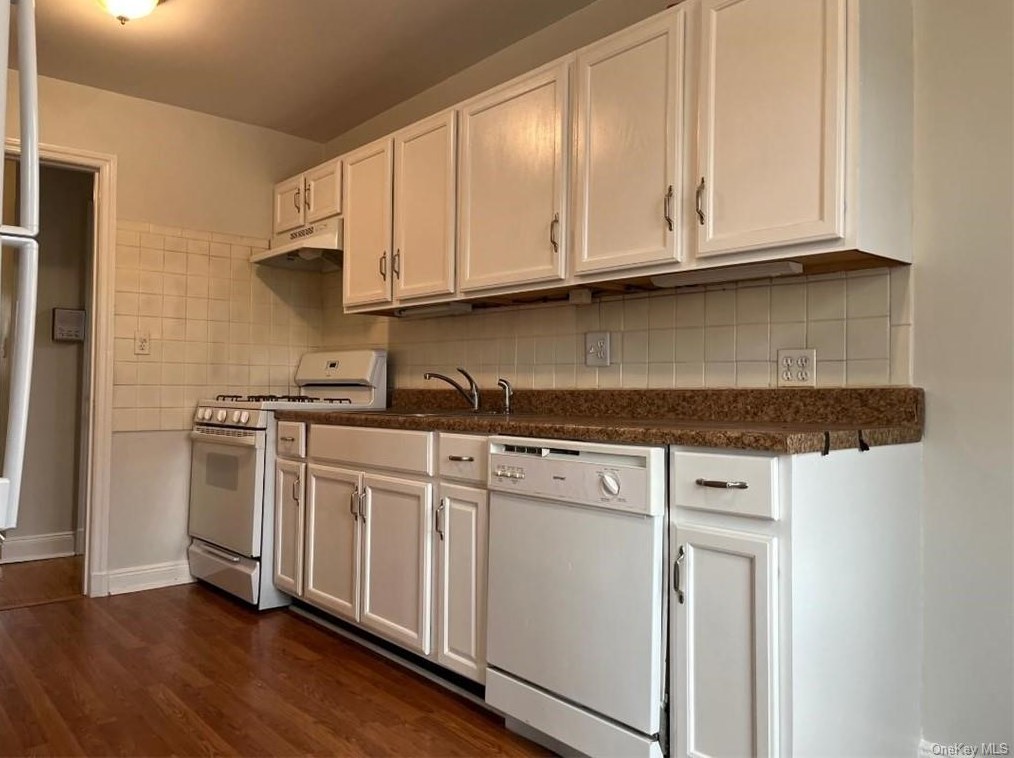 5 Laurel St, Rye NY  10580-2803 exterior