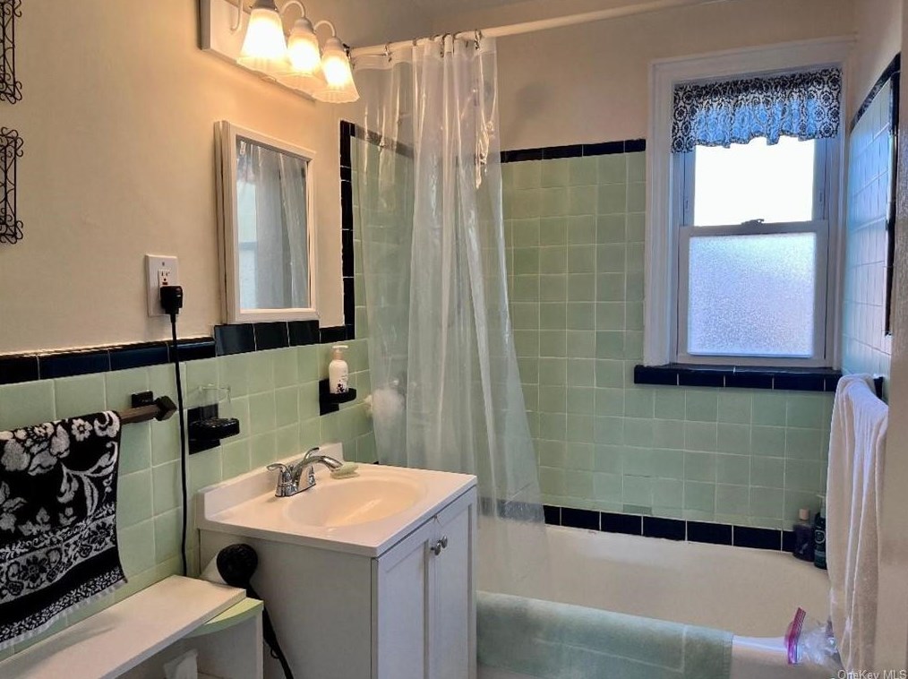 5 Laurel St, Rye NY  10580-2803 exterior