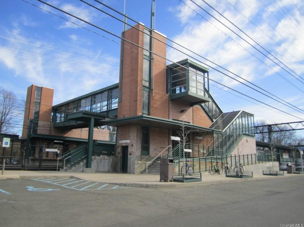 5 Laurel St, Rye NY  10580-2803 exterior