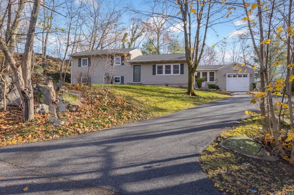 65 Rose Dr, Highland Falls, NY 10928