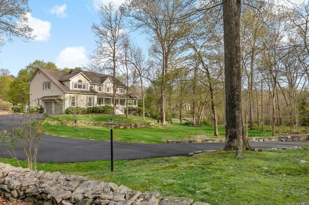 320 Birdsall Dr, Yorktown Hgts, NY 10598
