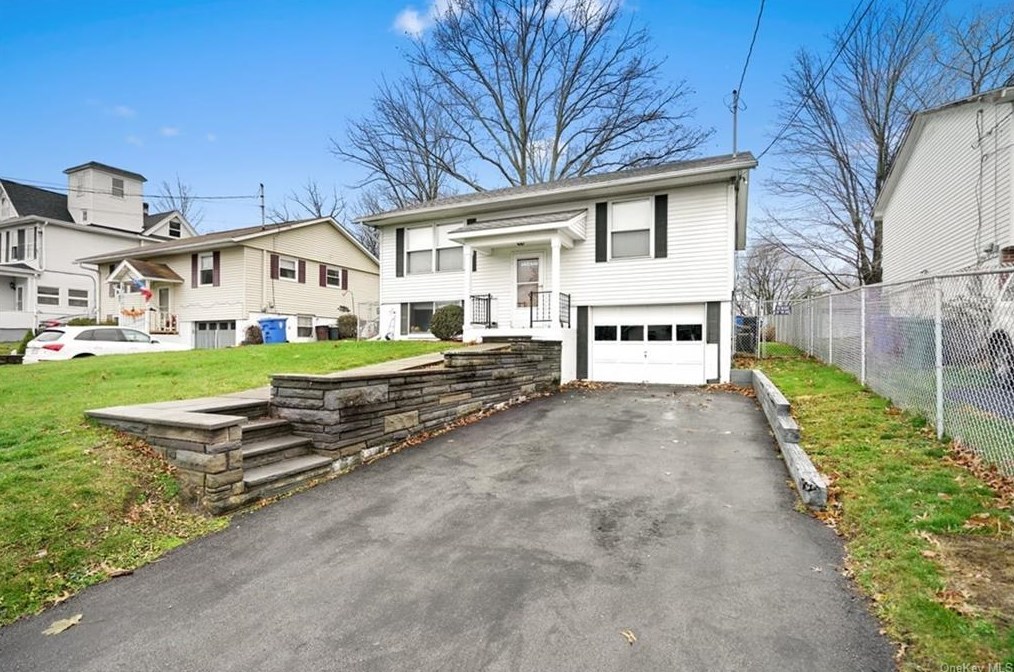63 Mountain Ave, Middletown, NY 10940