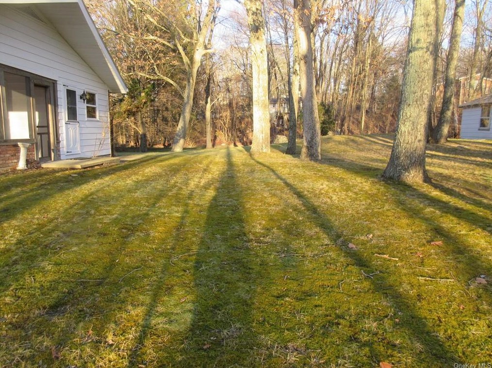 27 Adams Ct, Kent Lakes NY  10512-3000 exterior