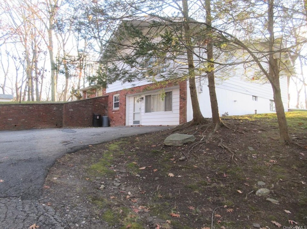 27 Adams Ct, Kent Lakes NY  10512-3000 exterior