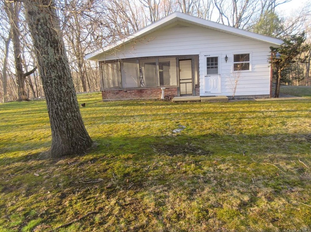 27 Adams Ct, Kent Lakes NY  10512-3000 exterior