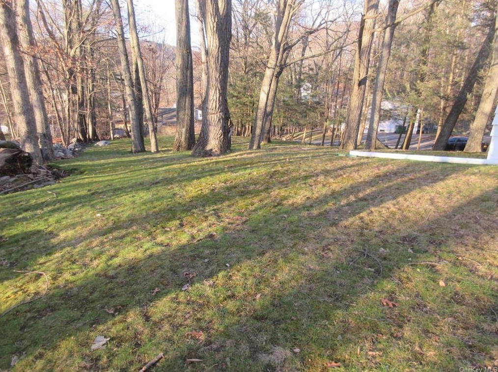 27 Adams Ct, Kent Lakes NY  10512-3000 exterior