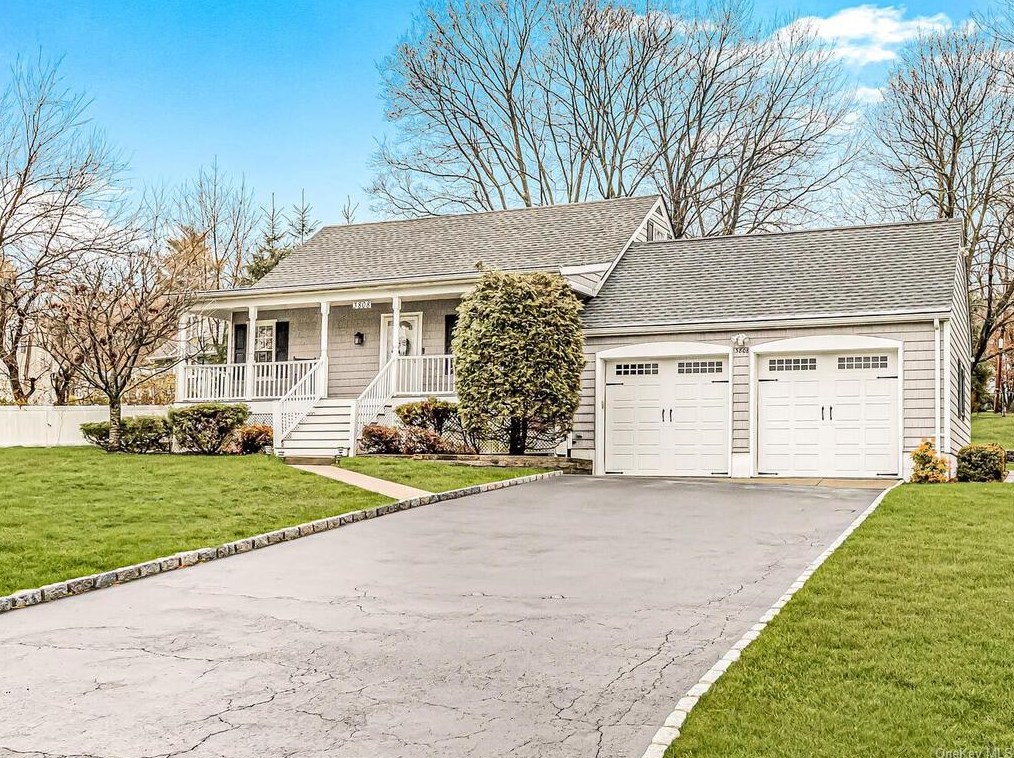 3808 Eleanor Dr, Mohegan Lake, NY 10547
