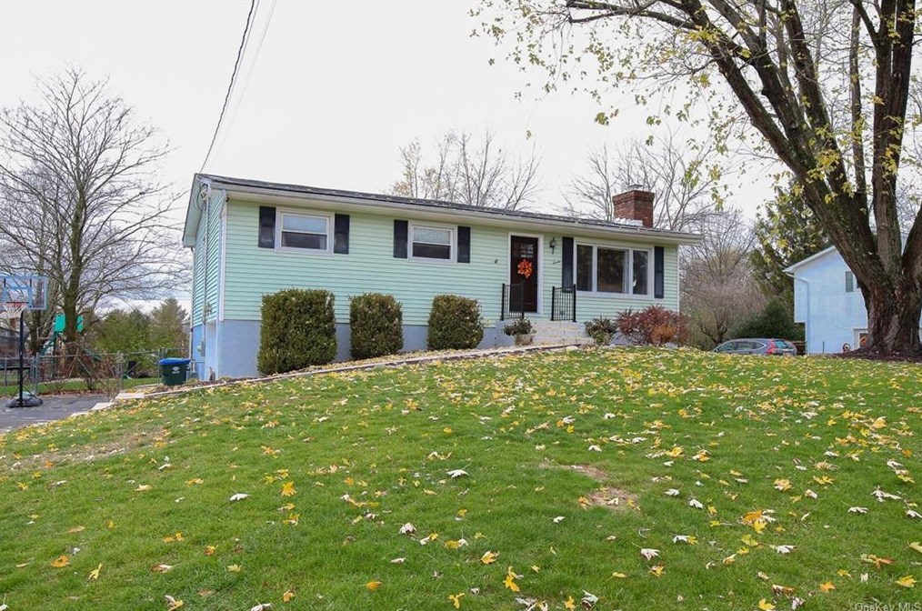 7 Morningside Dr, Middletown, NY 10941