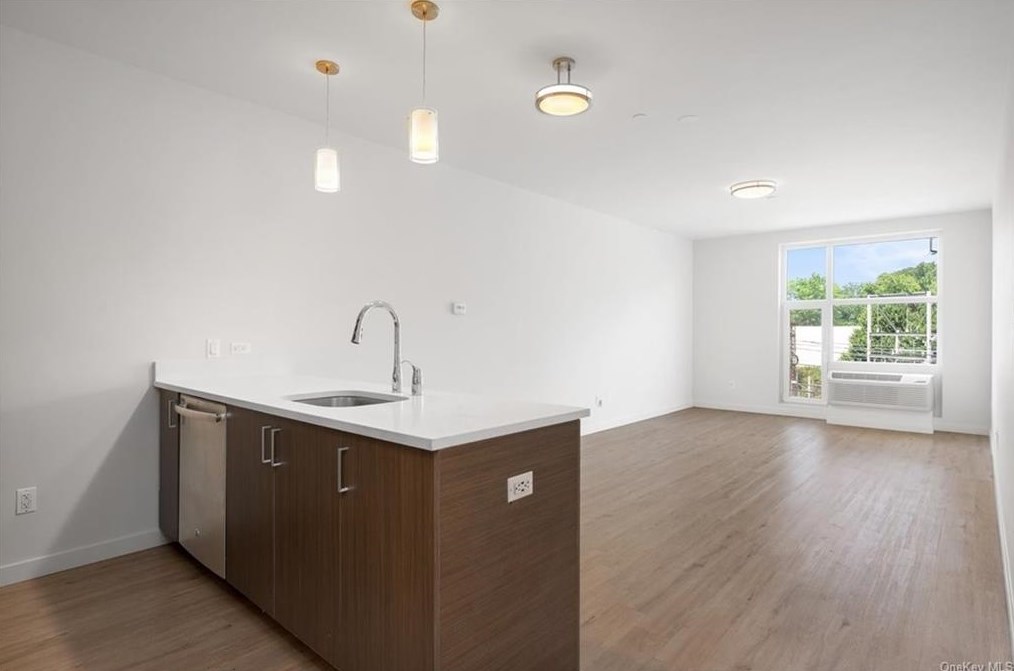 550 Halstead Ave #201, Harrison, NY 10528