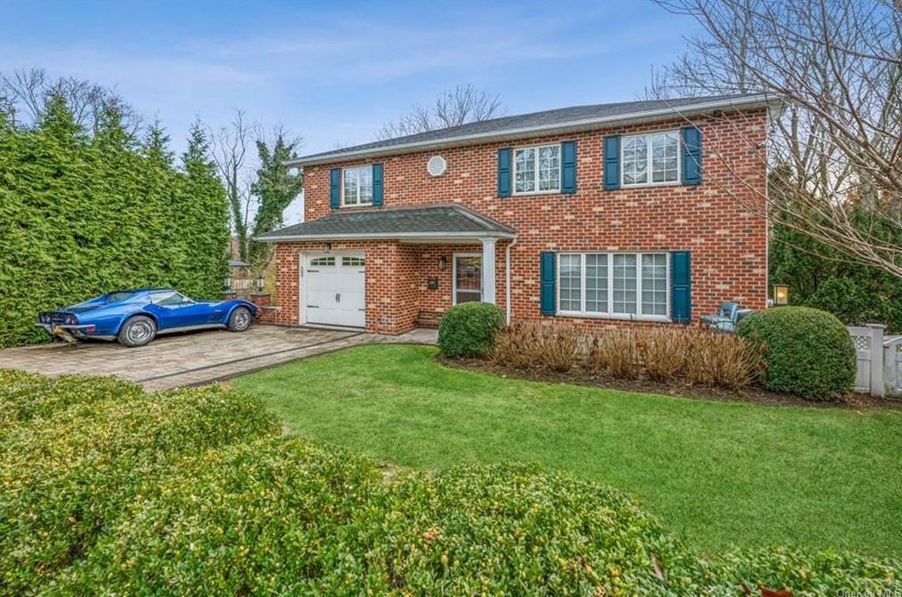 70 Parkview Dr, Yonkers, NY 10708-4608