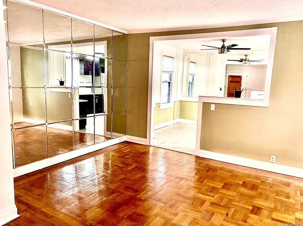 1576 Tomlinson Ave #1, Bronx, NY 10461