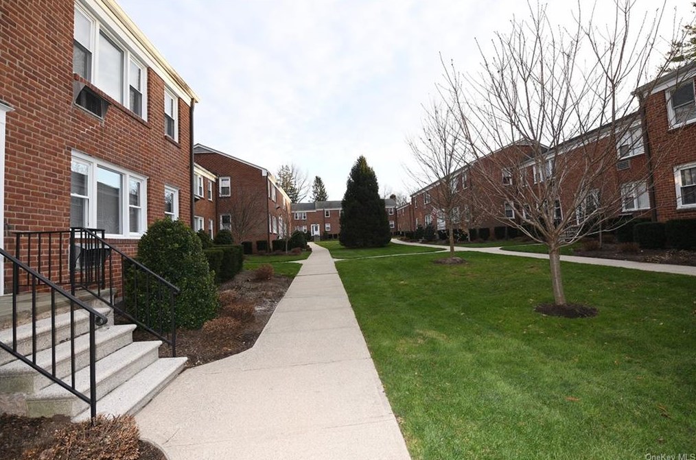 52 Manville Rd #1, Pleasantville, NY 10570