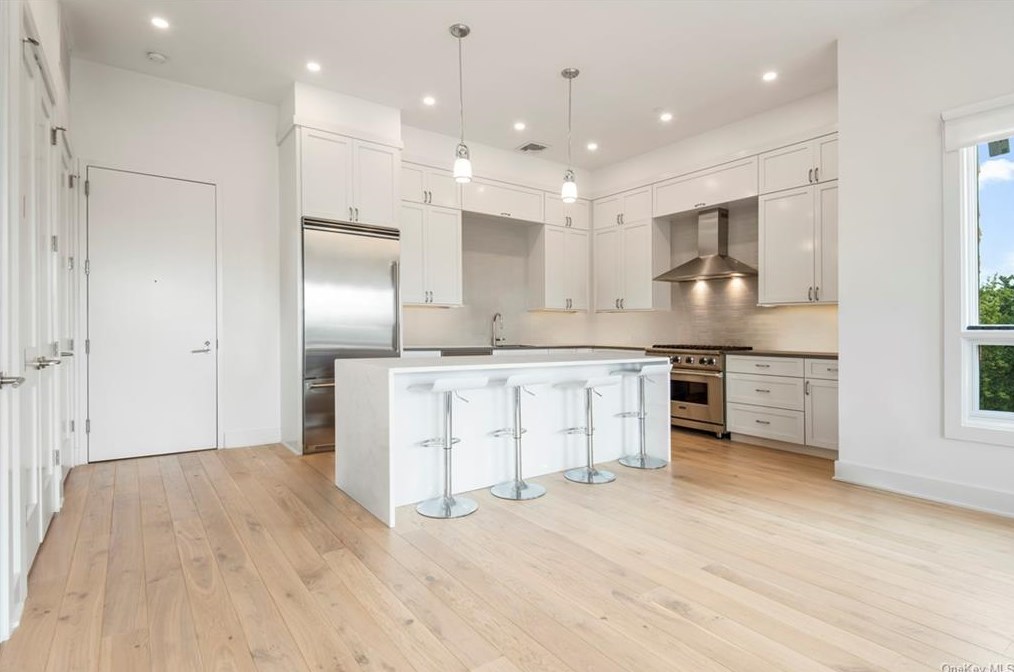 8 Boulevard W #ph3, New Rochelle, NY 10803