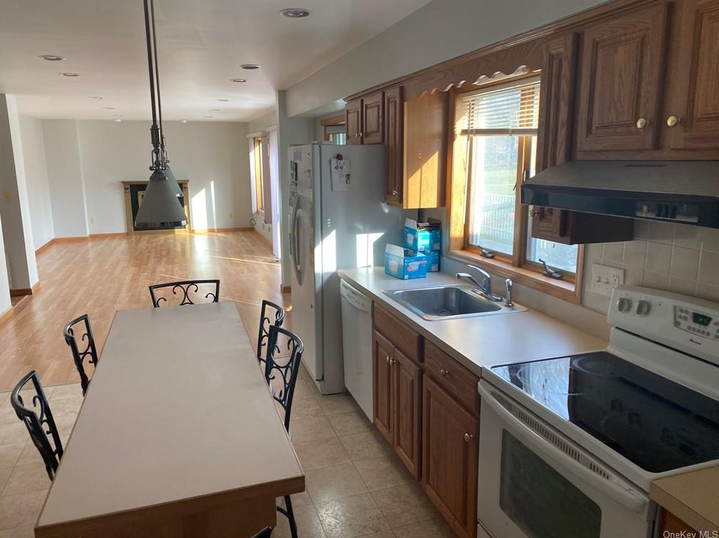 10 Oak Ridge Rd, Middletown, NY 10940
