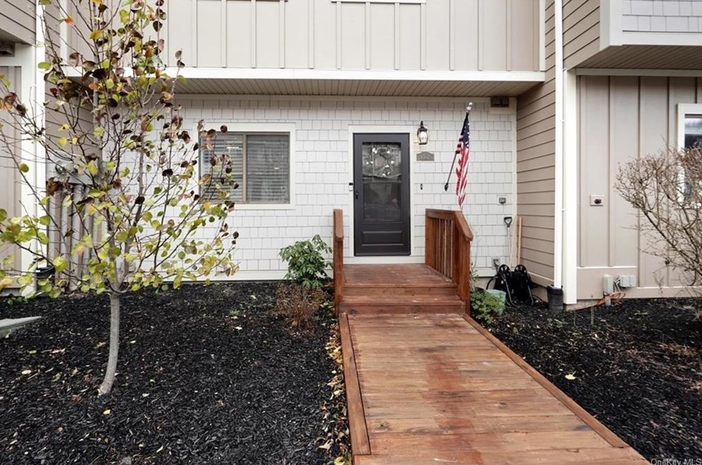 6507 Chelsea Cove N, East Fishkill, NY 12533