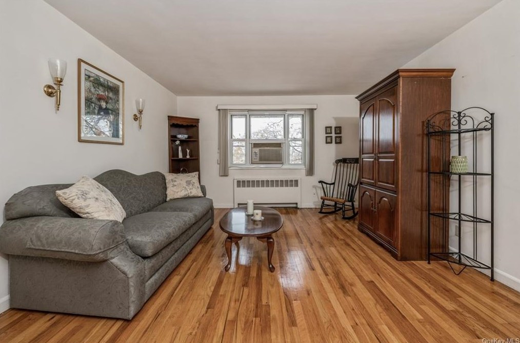 2 Dehaven Dr, Yonkers, NY 10703-1246