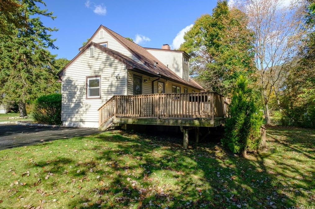 8 N Cheryl St, Chestnut Ridge, NY 10977