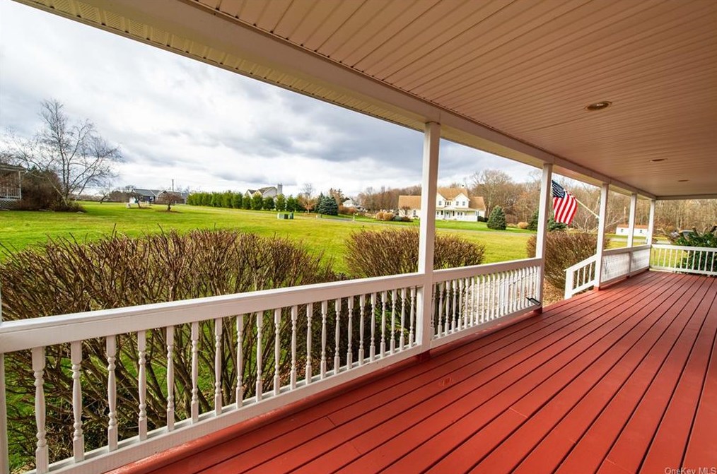 6 Pella Ct, Wallkill, NY 12589