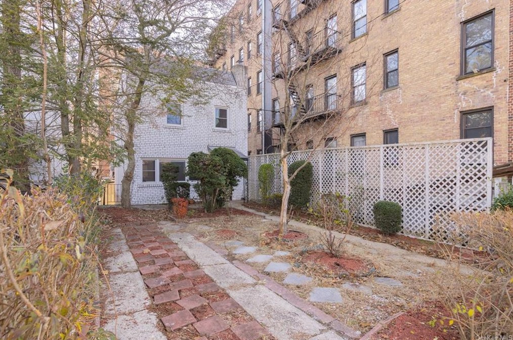5916 Post Rd, Bronx, NY 10471