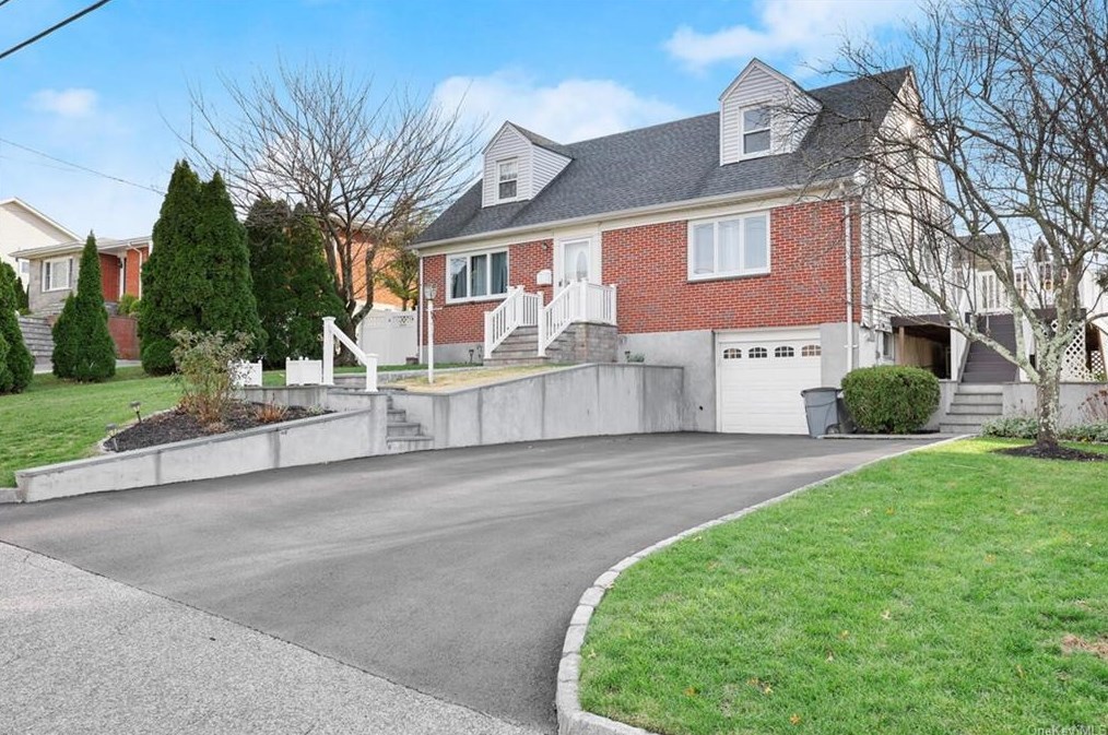 72 Monrovia Blvd, Yonkers, NY 10707-1023