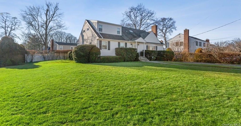 118 New Wilmot Rd, Scarsdale, NY 10583