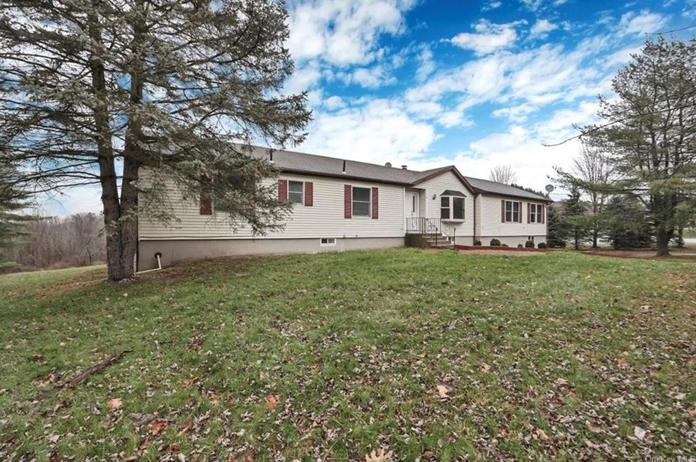 4 Reynolds Rd, Monroe, NY 10950