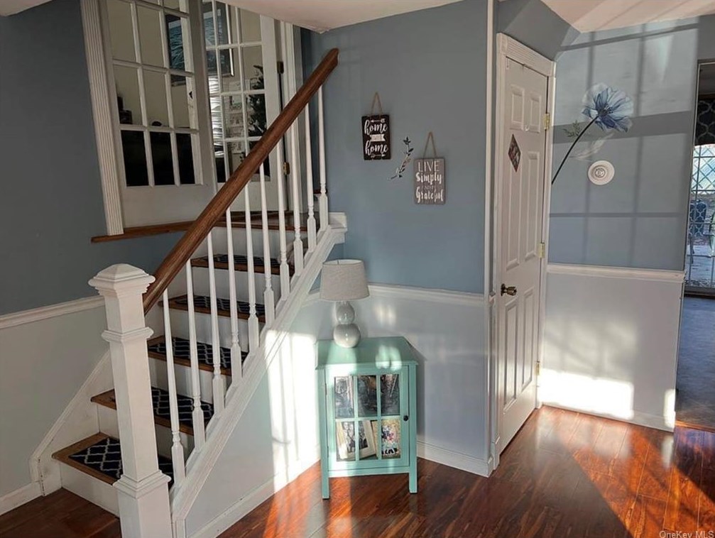 15 Grace Ln, South Setauket, NY 11720