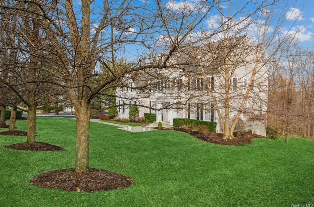 2370 Jordan Dr, Cortlandt Manor, NY 10567-7237