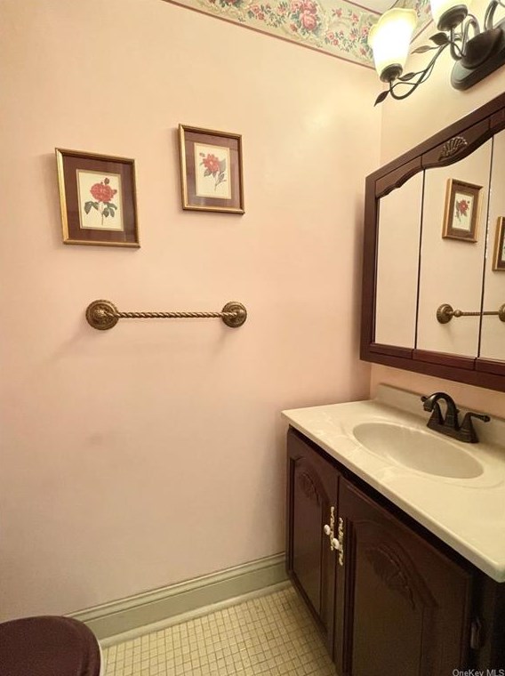 62 Alan Rd, Chestnut Ridge NY  10977-6048 exterior