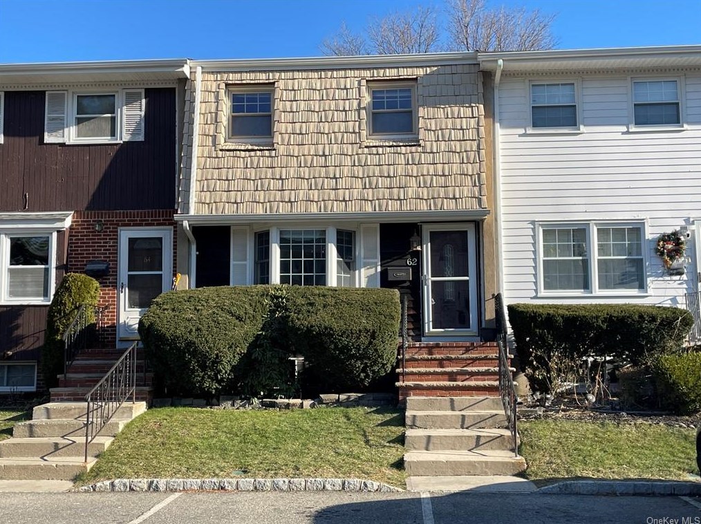 62 Alan Rd, Chestnut Ridge NY  10977-6048 exterior
