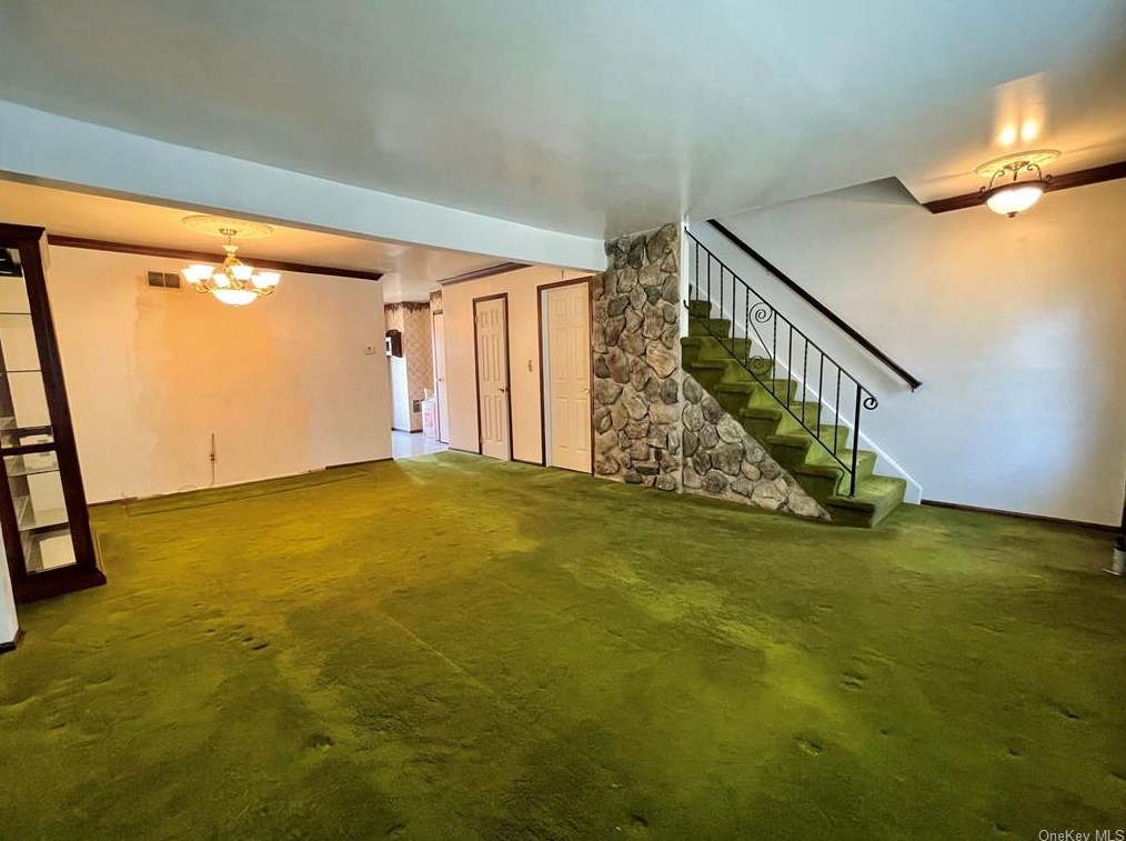 62 Alan Rd, Chestnut Ridge NY  10977-6048 exterior