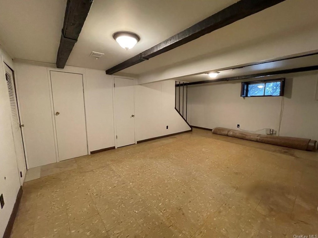 62 Alan Rd, Chestnut Ridge NY  10977-6048 exterior