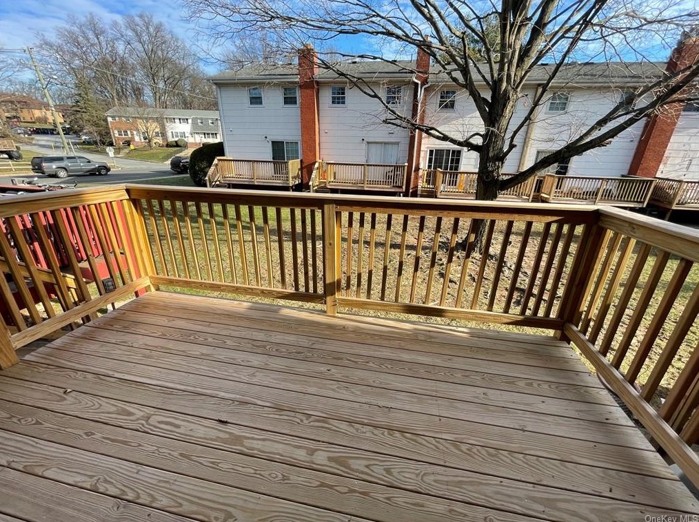 62 Alan Rd, Chestnut Ridge NY  10977-6048 exterior