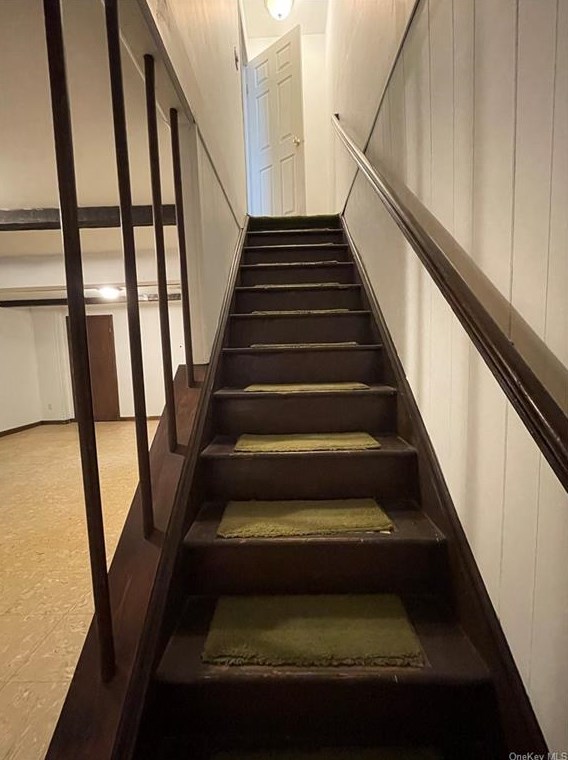 62 Alan Rd, Chestnut Ridge NY  10977-6048 exterior