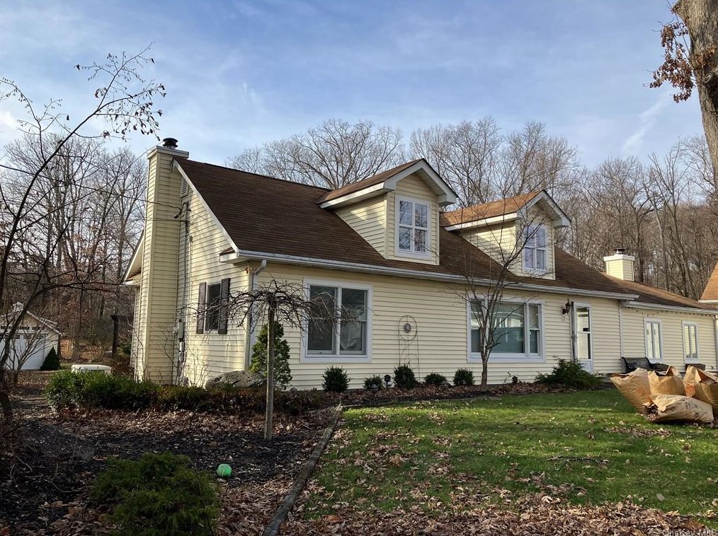 7 Carroll Dr, Highland Mills, NY 10930