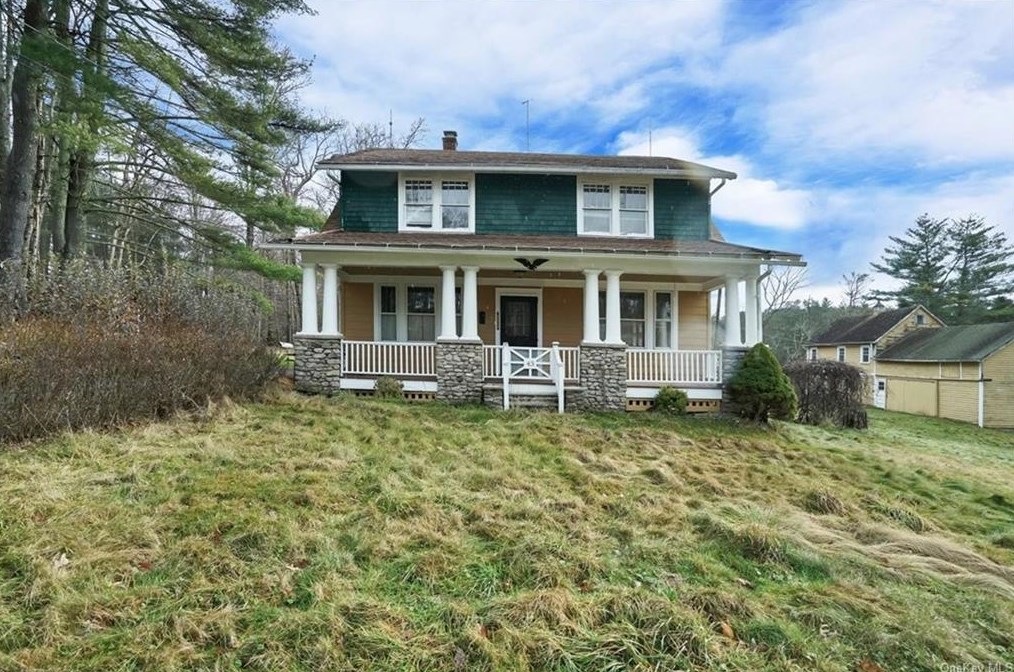 45 Olsen Rd, Lake Huntington, NY 12752