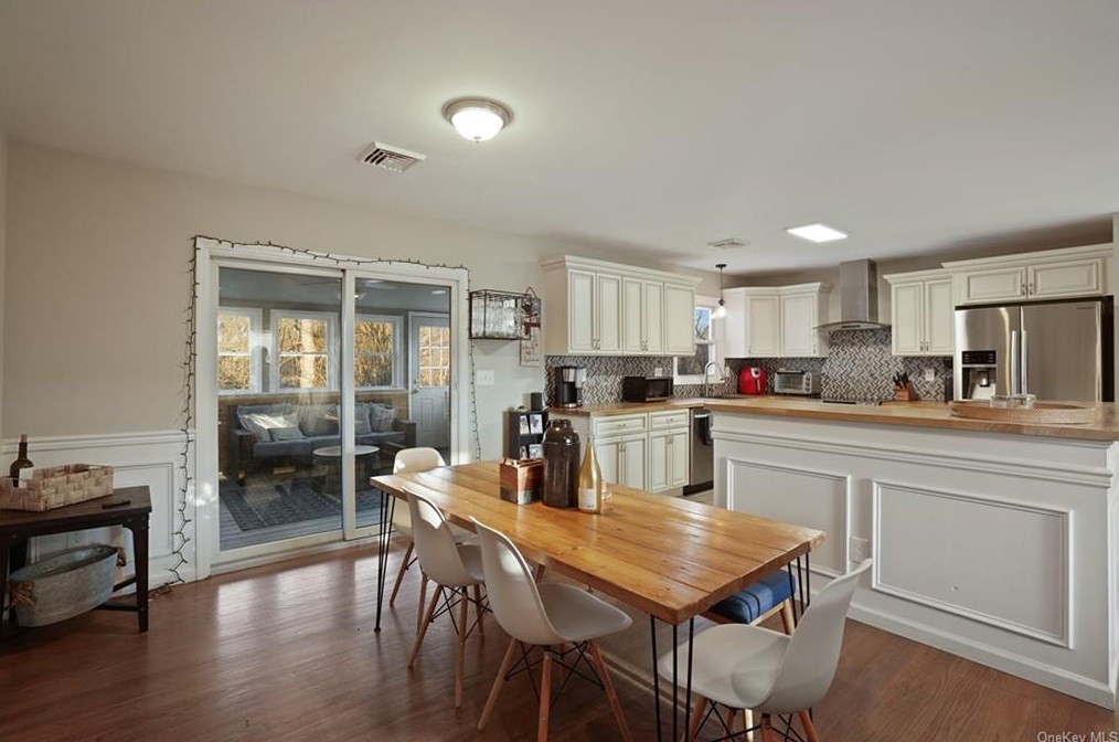 9 Lorene Dr, La Grange NY  12540-5712 exterior