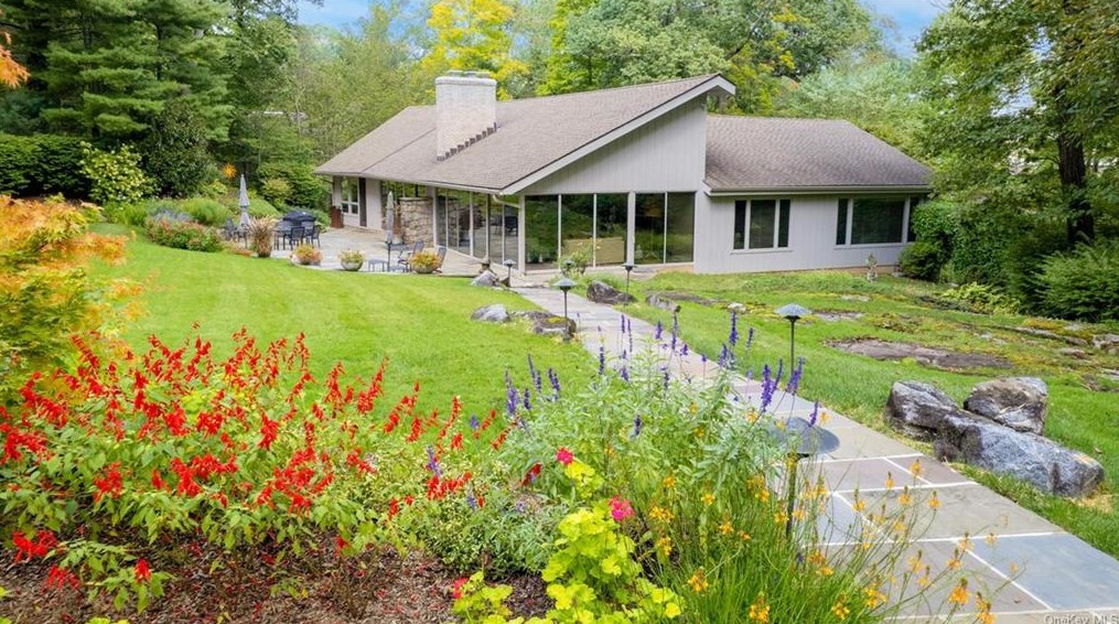 12 Clinton Ln, Harrison, NY 10528-1402