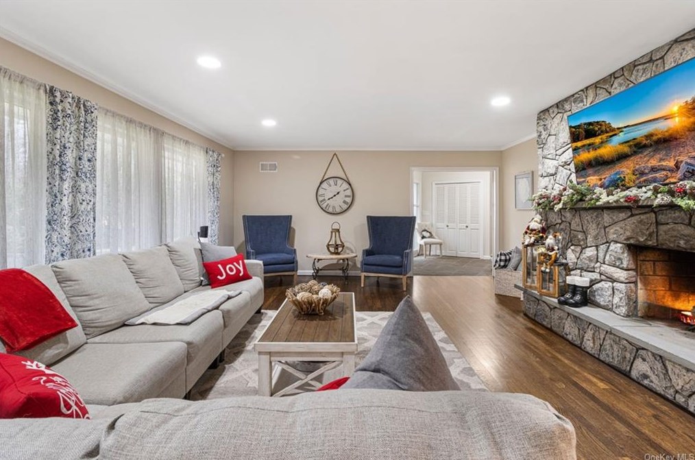 993 Pinebrook Blvd, New Rochelle, NY 10804