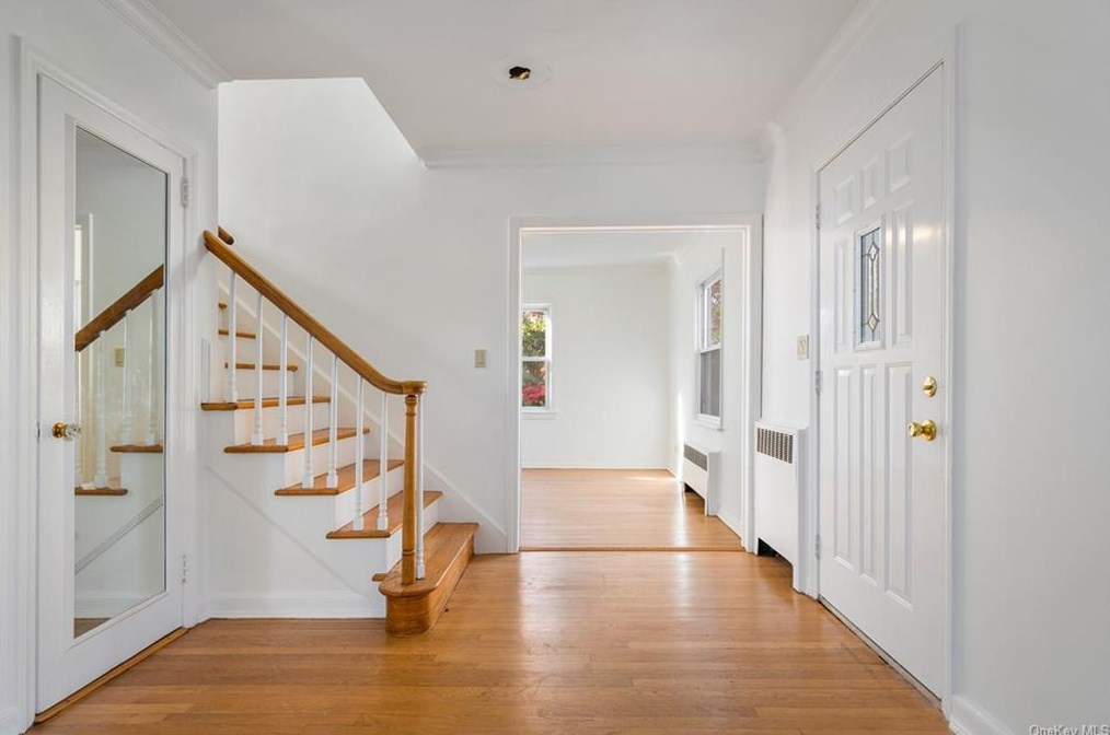 33 Bentay Dr, Harrison NY  10528-3901 exterior