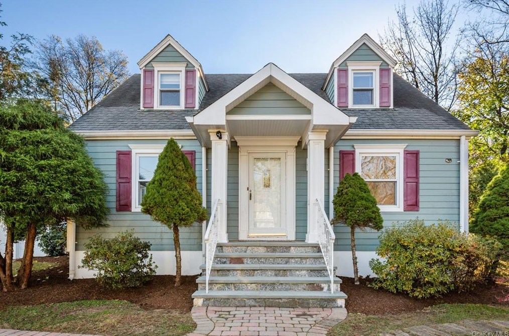 33 Bentay Dr, Harrison NY  10528-3901 exterior