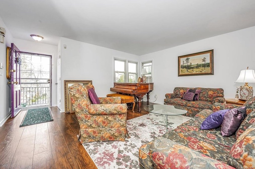 279 Chatterton Pkwy, Hartsdale, NY 10530