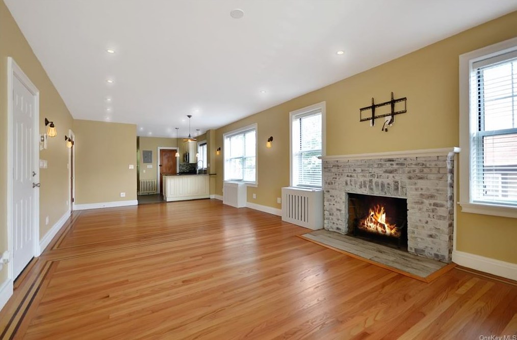 93 Greenvale Ave, Yonkers NY  10703-2046 exterior