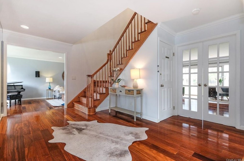 17 Hearthstone Cir, Scarsdale, NY 10583